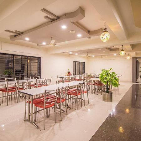 Shegaon Hotel Yogiraj Palace מראה חיצוני תמונה
