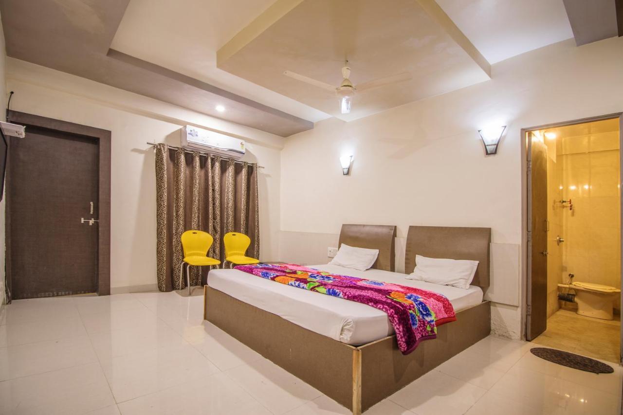 Shegaon Hotel Yogiraj Palace מראה חיצוני תמונה
