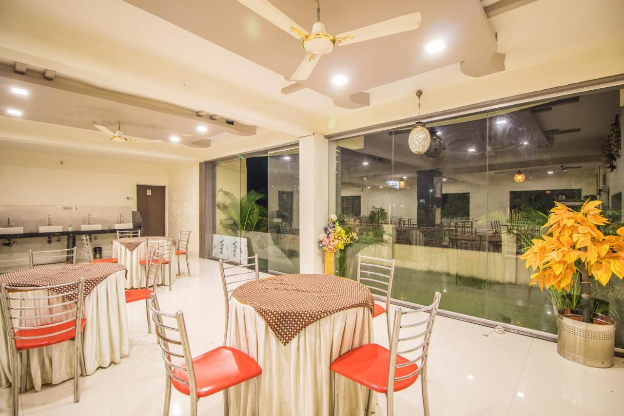 Shegaon Hotel Yogiraj Palace מראה חיצוני תמונה