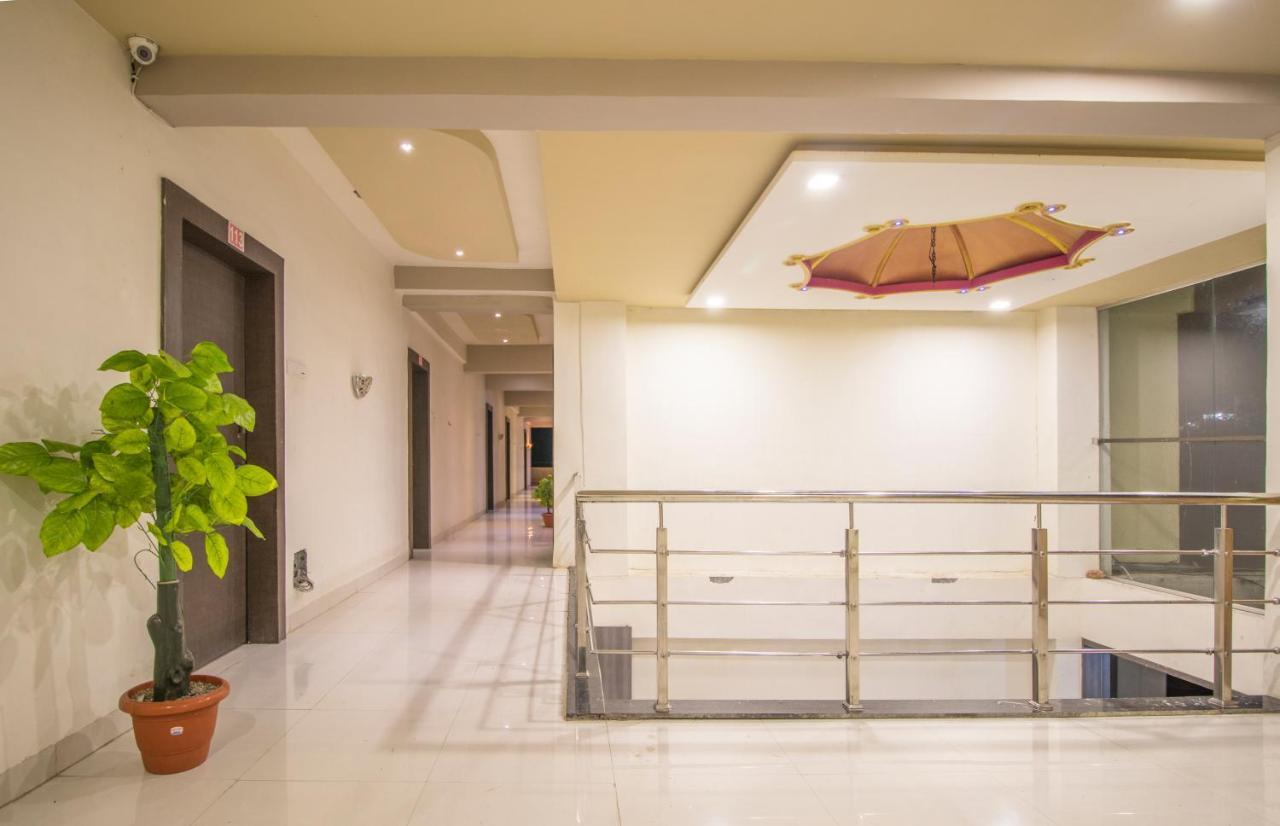 Shegaon Hotel Yogiraj Palace מראה חיצוני תמונה