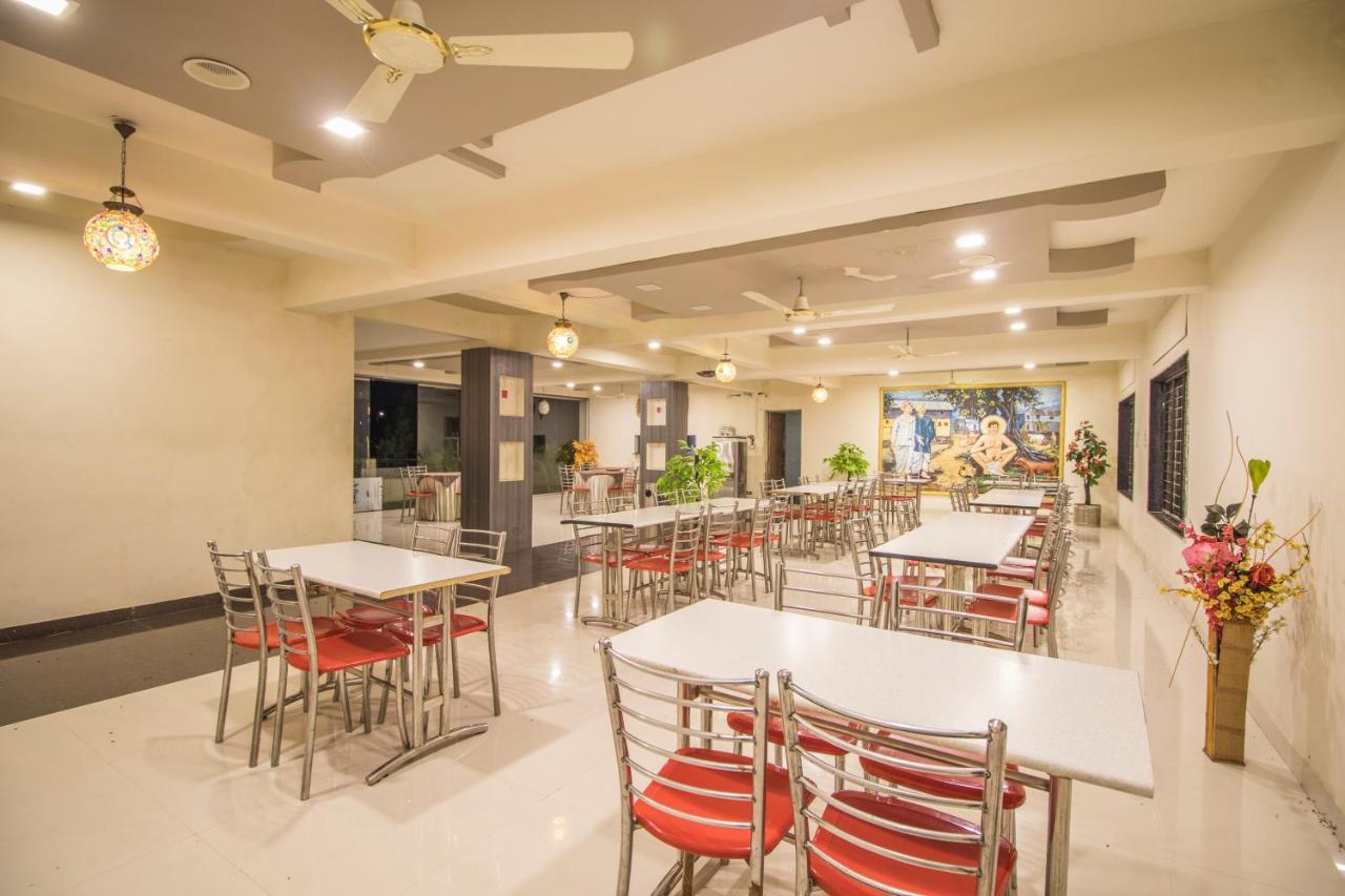 Shegaon Hotel Yogiraj Palace מראה חיצוני תמונה