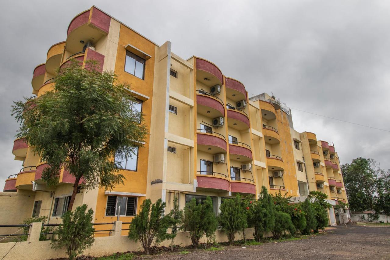 Shegaon Hotel Yogiraj Palace מראה חיצוני תמונה